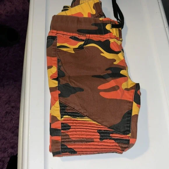 Camouflage Jogger Pants - Picture 2 of 4